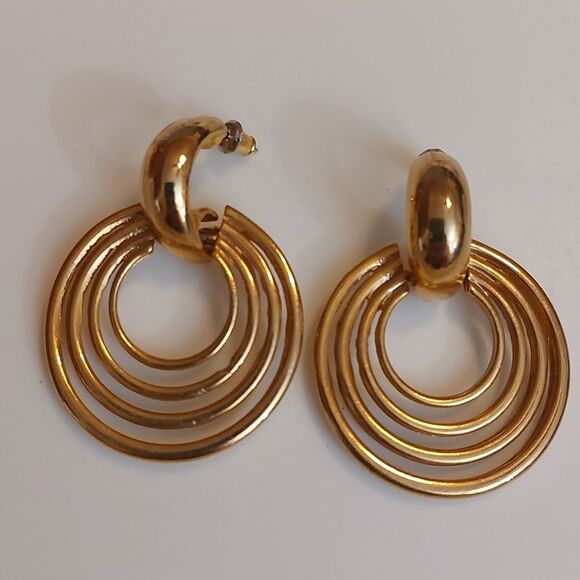 Vintage Jewelry - Vintage Dangling Concentric Circles Knocker Style Gold Tone Clip On Earrings
